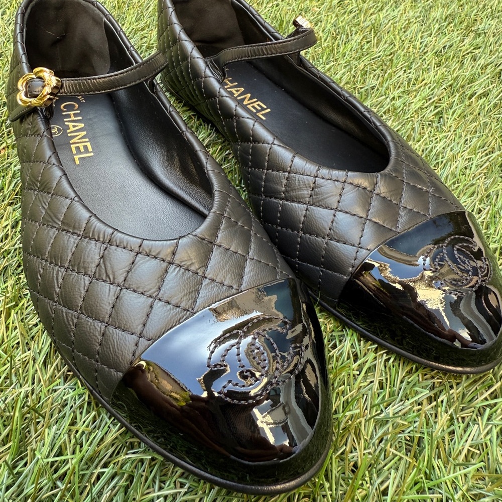CHANEL CC LOGO BLACK LEATHER MARYJANE BALLET FLAT SHOES GOLD BUCKLE QUILTED 39.5 - Picture 4 of 15